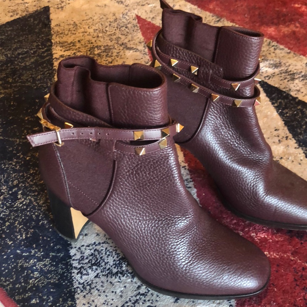 SOLD ! Valentino booties size 39, Preowned